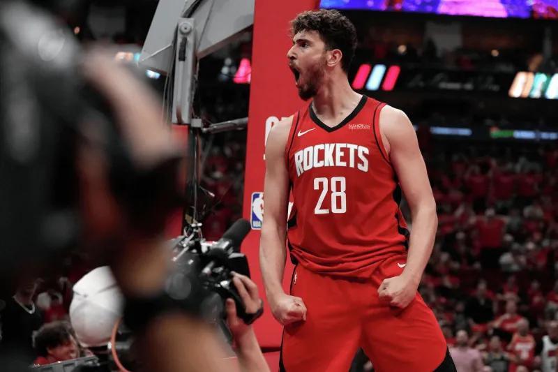 乐鱼体育首页-火箭110-105森林狼1喜3忧!申京展价值,乌度卡+2将隐患太大!