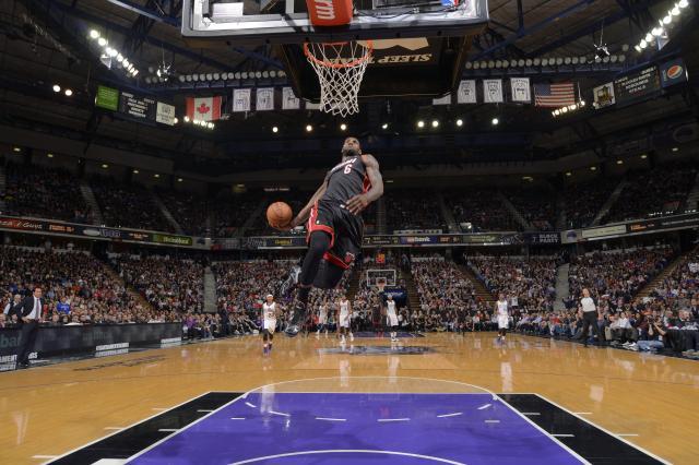 乐鱼体育登陆-回顾詹姆斯超越之路 20载岁月见证新王加冕